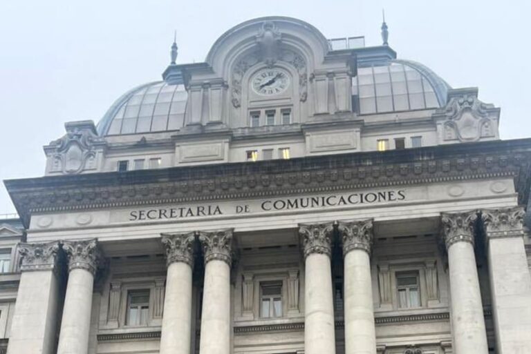 Quitaron el cartel de Centro Cultural Kirchner del Palacio Libertad