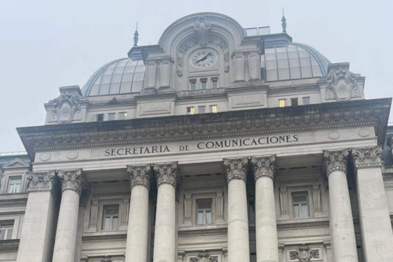 El Gobierno de Milei sacó el nombre ‘Centro Cultural Kirchner’ del Palacio Libertad