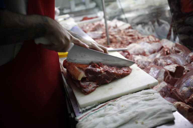 Carne vacuna para pocos