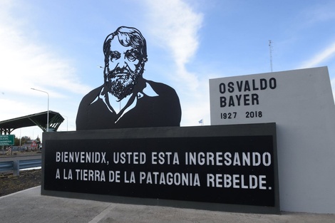 Después del masivo repudio, Vialidad Nacional restituirá el monumento en homenaje a Osvaldo Bayer