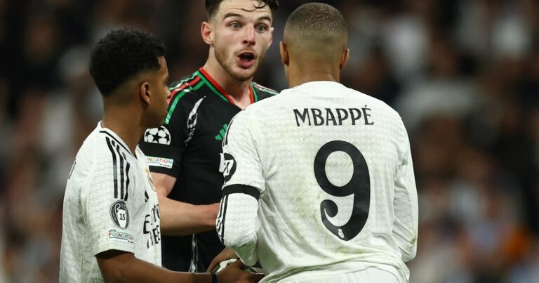Cuánto se demoró el chequeo del penal de Mbappé?