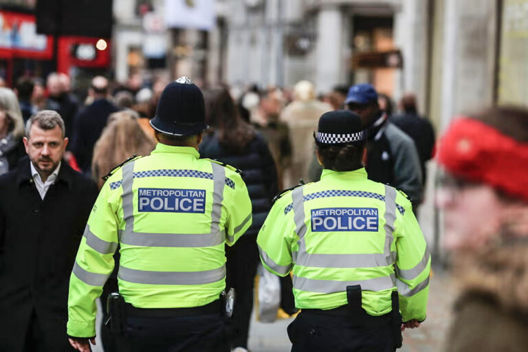 Agentes varones registrarán a mujeres transgénero tras el fallo del Supremo británico
