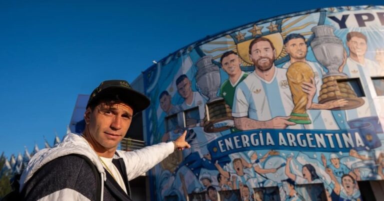 Dibu Martínez, a diez escalones de una marca que lo obsesiona