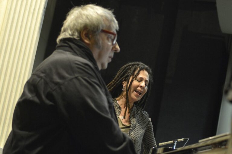 Baglietto, Vitale y artistas localescantan a la Patriaen Luján de Cuyo