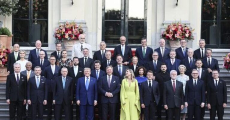 Cumbre de la OTAN. La UE se rearma arrodillándose ante Trump