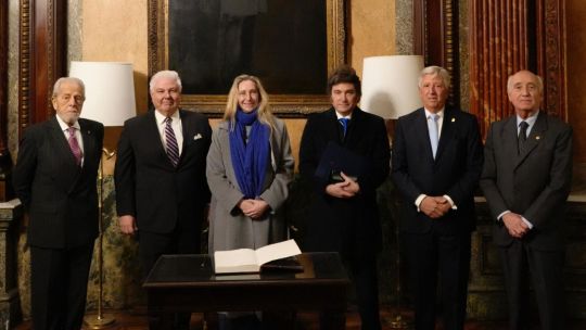 Javier Milei visitó el Jockey Club e instó a las élites a dejar atrás la mentalidad de la escasez