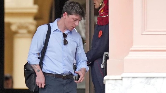 El ocaso de Santiago Caputo: pierde más poder y Karina Milei quiere sacarle el manejo de todas las cajas