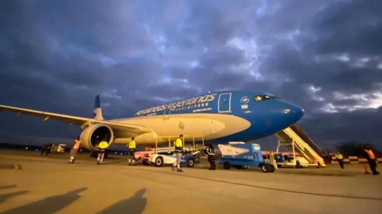 Alarma en Aeroparque y Ezeiza por amenazas de bomba que afectaron a dos vuelos en simultáneo