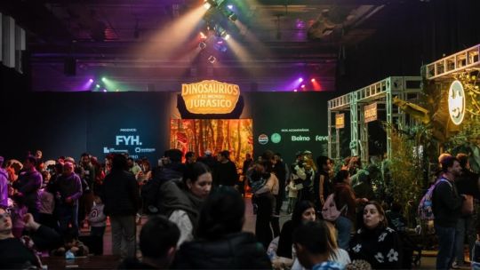 Tragedia en Vicente López: una mujer embarazada se descompensó y murió en una exposición de dinosaurios