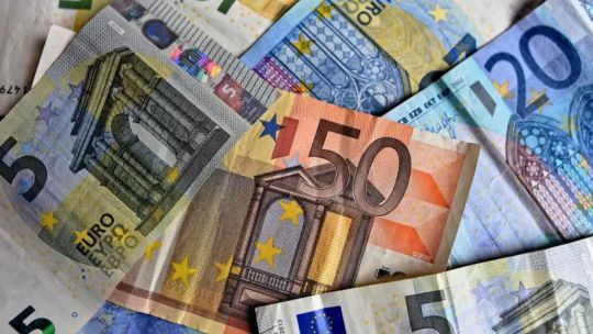 A cuánto cerró el euro blue este viernes 25 de julio