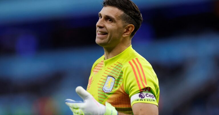 El Dibu Martínez fue titular en un amistoso y su futuro en Aston Villa es toda una incógnita