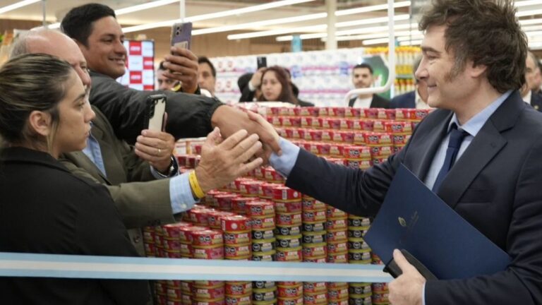 Javier Milei ironizó sobre la suba de precios, mientras supermercadistas analizan remarcaciones
