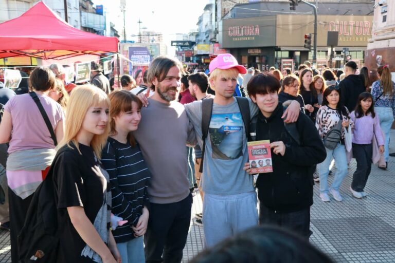 Nicolás Del Caño se encontró con jubilados, docentes, estudiantes y trabajadores en Lomas de Zamora