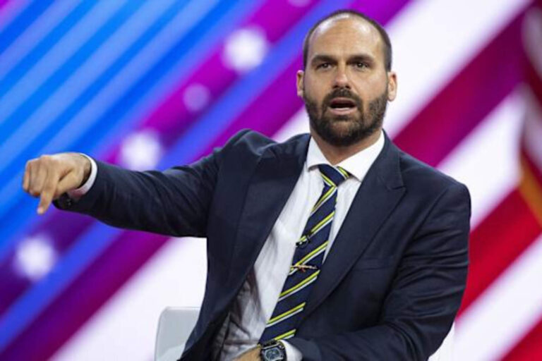 Eduardo Bolsonaro tras el arresto de su padre: ‘Brasil ya no es una democracia’