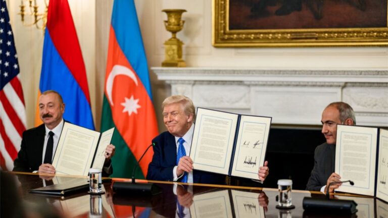 Con el aval de Donald Trump, Armenia y Azerbaiyán firman un acuerdo para terminar con su histórico conflicto