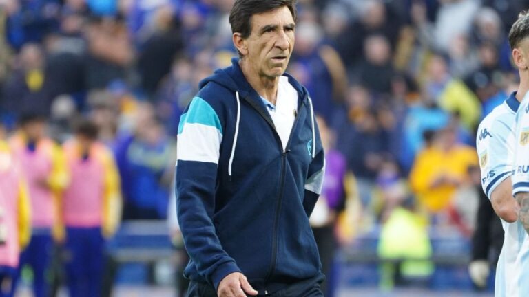 Los 11 de Gustavo Costas para visitar a Peñarol por la Copa Libertadores