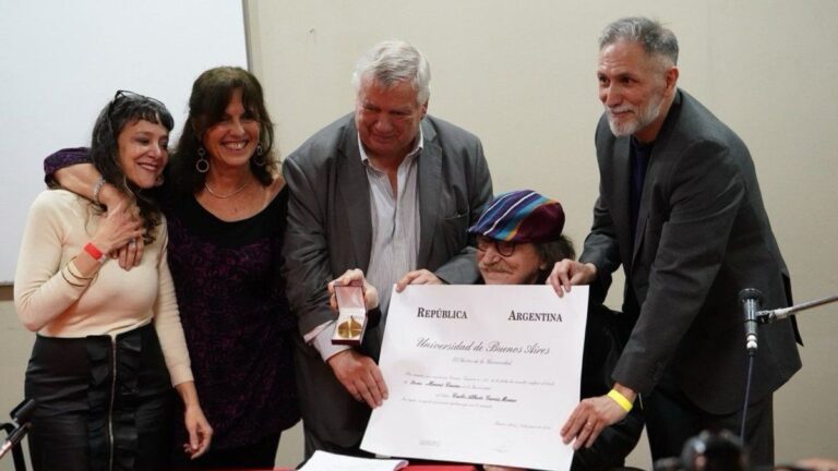 Le otorgaron a Charly García el título de Doctor Honoris Causa en la UBA