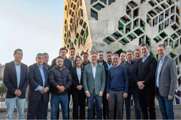 Intendentes radicales vuelven a rendirse servilmente al PJ y apuntalan a Schiaretti