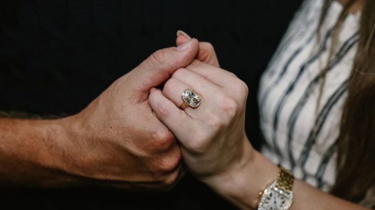 Compromiso de Taylor Swift: cuánto cuesta el anillo que le dio Travis Kelce?