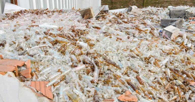 Fentanilo contaminado: a más de tres meses del escándalo hallan remedios abandonados en el laboratorio Ramallo