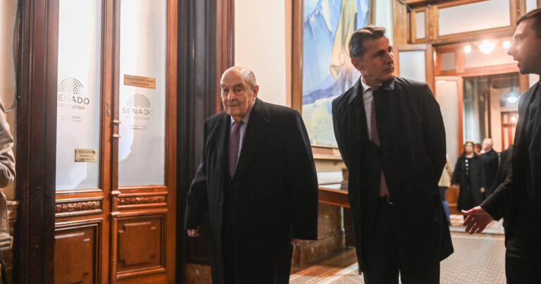 Domingo Cavallo apuntó contra Luis Caputo por las «improvisaciones» y los controles a los bancos
