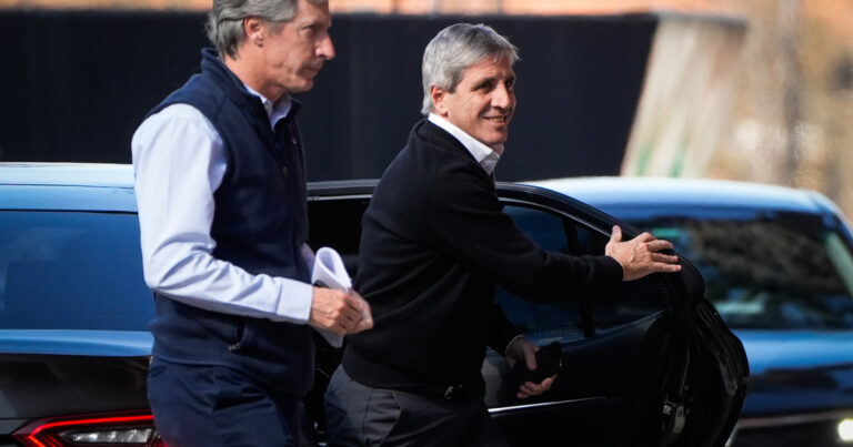 Los Caputo, en alerta: viaje secreto a Nueva York, rosca con fondos extranjeros y tensión por el dólar