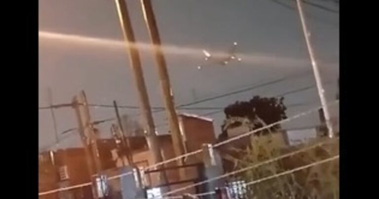 Tensión por un avión de Ethiopian Airlines que sobrevoló La Matanza a baja altura y aterrizó de emergencia en Ezeiza