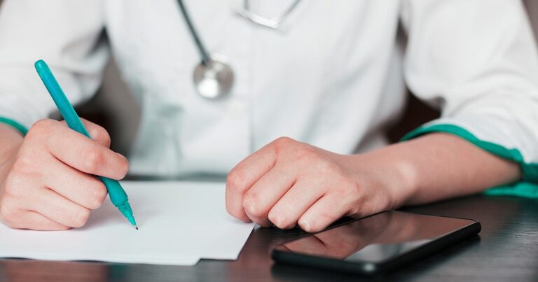 El ajuste sobre el sistema de salud supera los US$ 1.400 millones